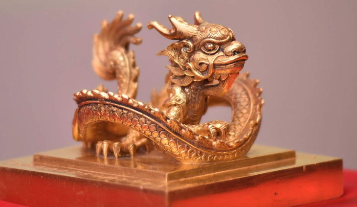 Ấn vàng Hoàng đế chi bảo