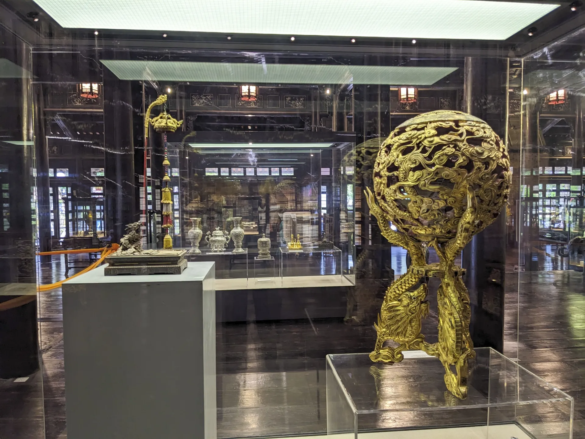 Ấn vàng Hoàng đế chi bảo